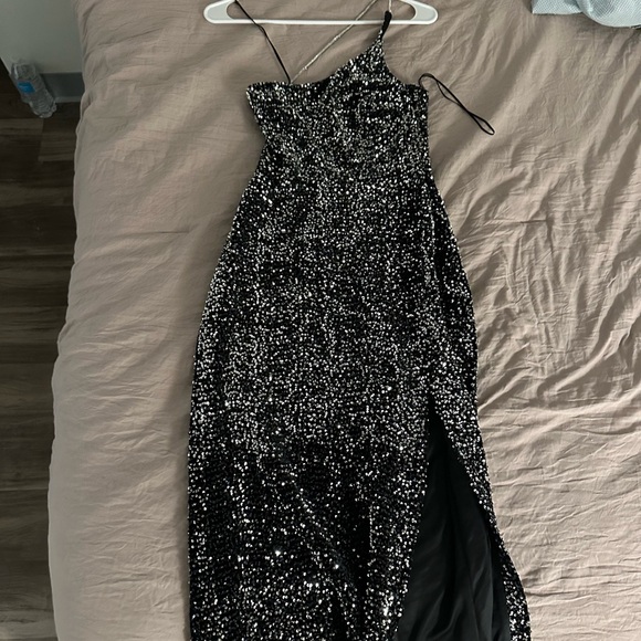 Zara Dresses & Skirts - Zara Black velvet and Sparkle Dress